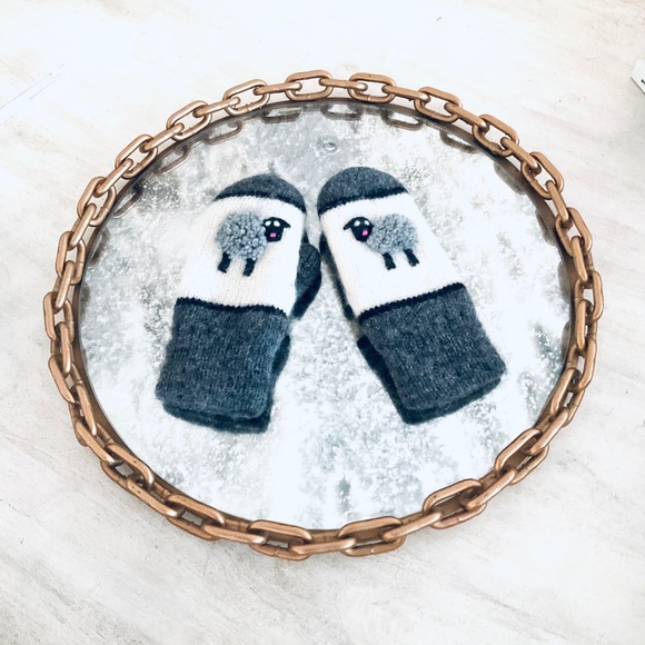 Kids Pair Embroidered Lamb Wool Mittens Pair Sz XS - Picture 1 of 1